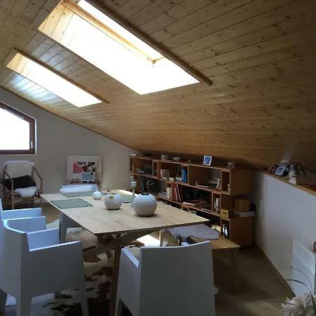 L'ours Blanc Apartment *
